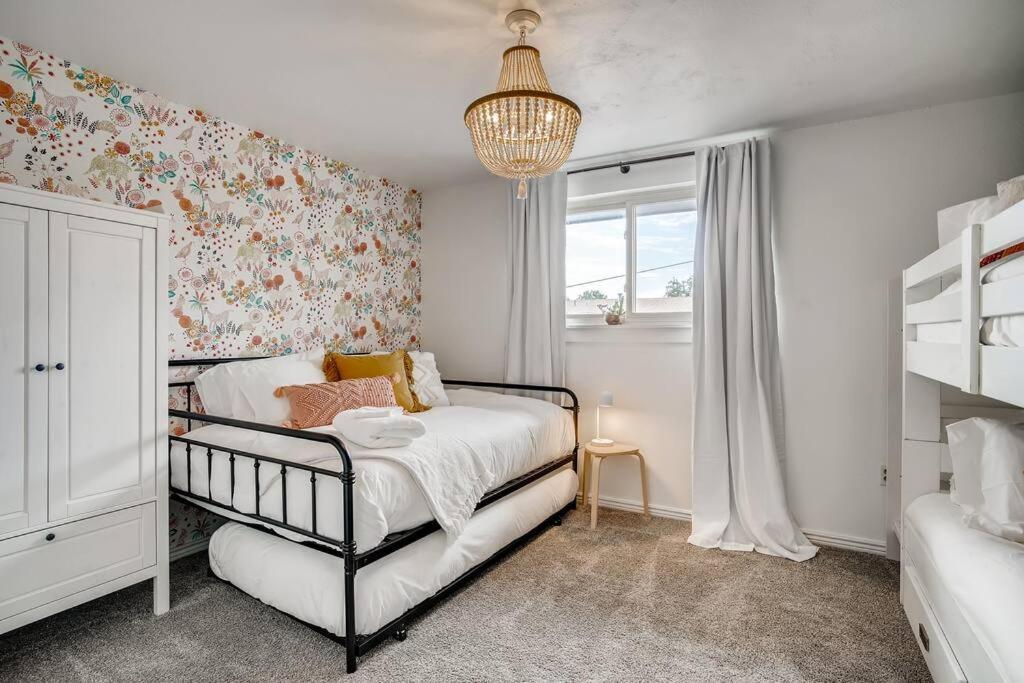 Family Townhome Near Mountains & Olde Town Arvada Luaran gambar